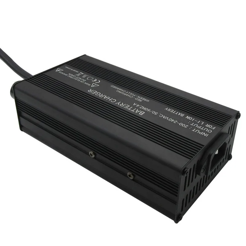 Chargeur Rapide 43.8V 5A pour Batteries au Lithium-ion 36V