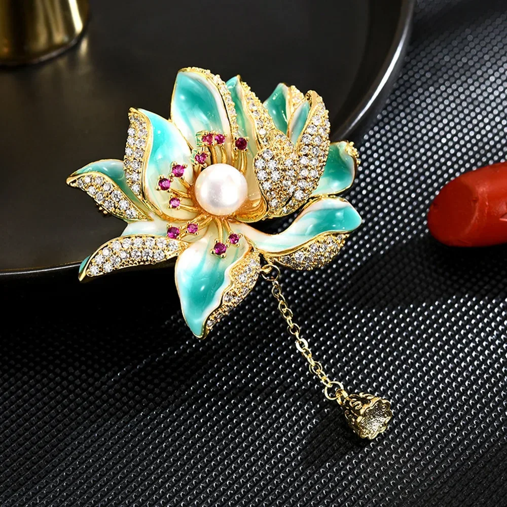 Elegant Enamel Lotus Tassel Pearl Brooch for Women Exquisite High Quality Flower Botanical Badge Jewelry Birthday Party Gift