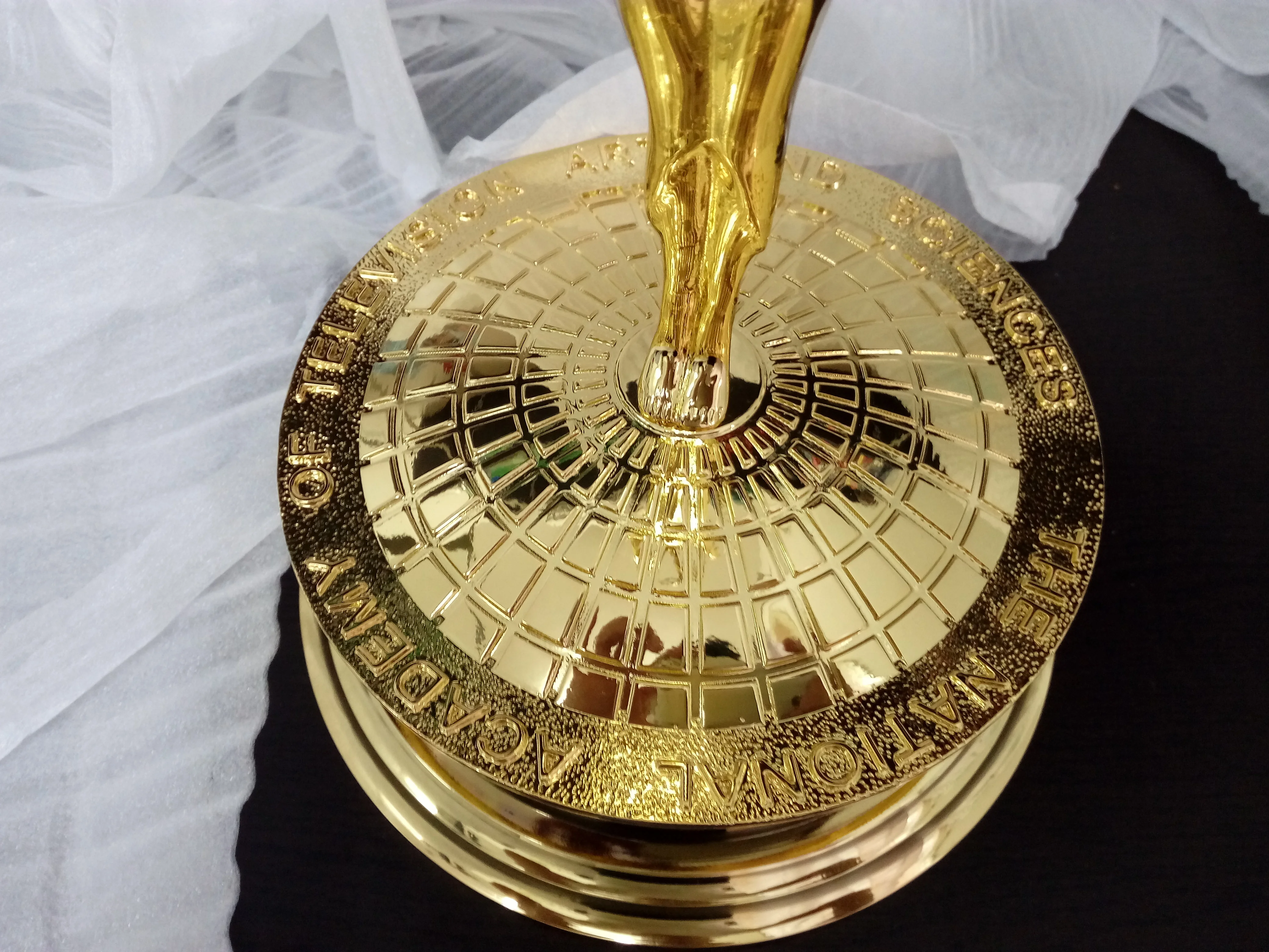 15.5 inch Height Emmy Trophy 1:1 replica Emmy Award Trophy Replica TV Zinc Alloy Souvenirs Collections Nice Gift