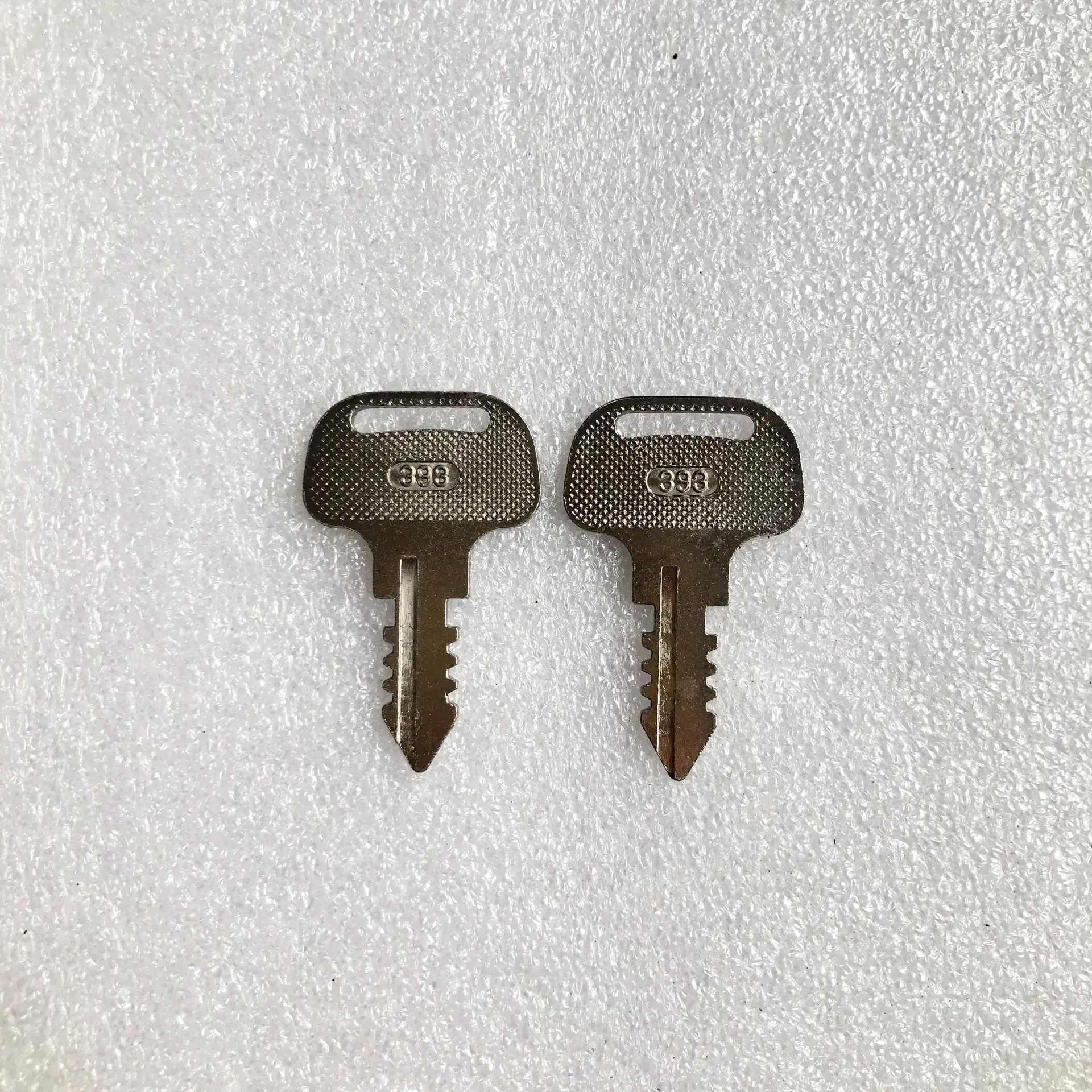 

2PCS 393 18510-63720 ignition key for kubota Tractor