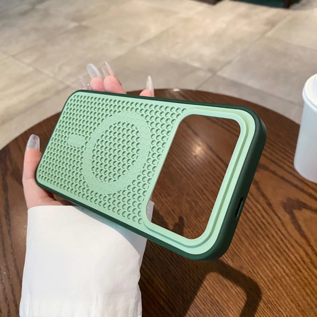 Dual-Tone Breathable Mesh Cooling Phone Case with Magnetic Compatibility