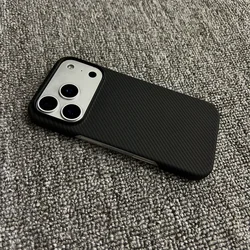 Sleek Carbon Fiber Matte Phone Case with MagSafe Wireless Charging Compatibility - iPhone 17 Pro (Black)