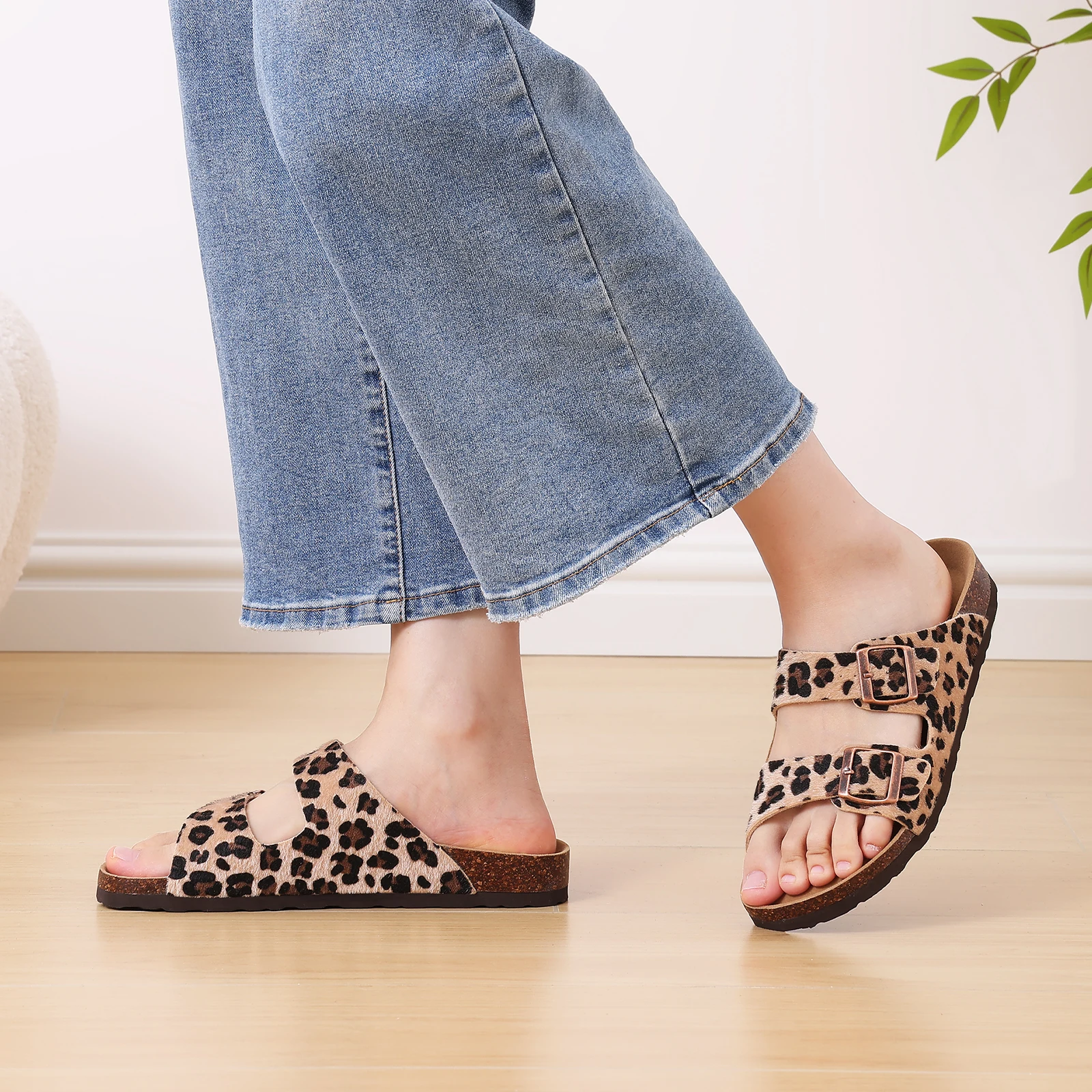 Comwarm Damen-Clogs mit Leopardenmuster, modische Freizeitsandalen, Slip-On-Outdoor-Slides, Korksohle, Sandalen mit Fußgewölbestütze – Detail 10