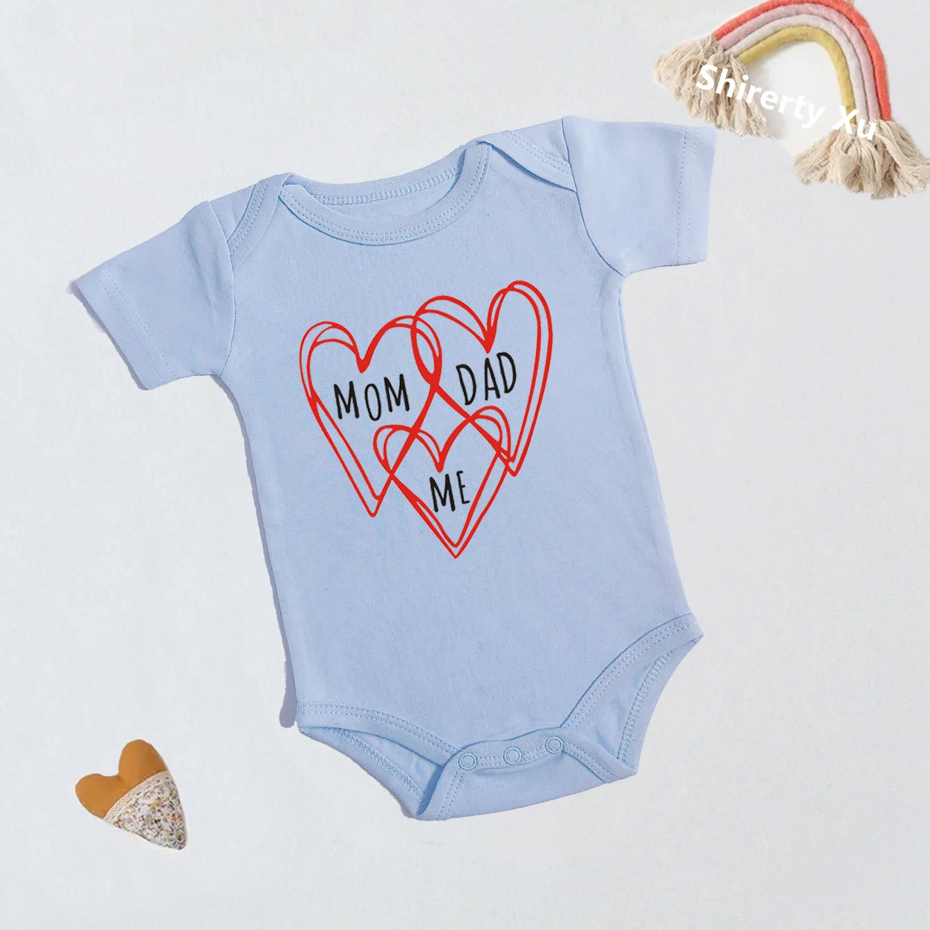 

Dad Mom Me Baby Bodysuit Cotton Gender Neutral Baby Short Sleeve Jumpsuit Stuff Red Heart Print Toddler Romper Clothes