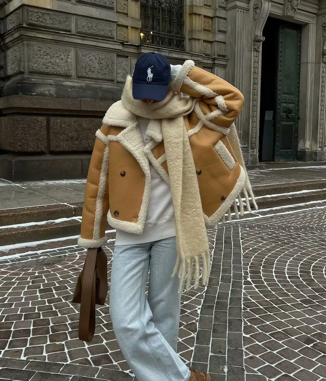 Suéter extragrande y esponjoso con solapa de PU para mujer, ropa de calle de moda con bolsillos de invierno y retazos, abrigo de lujo en contraste, nuevo