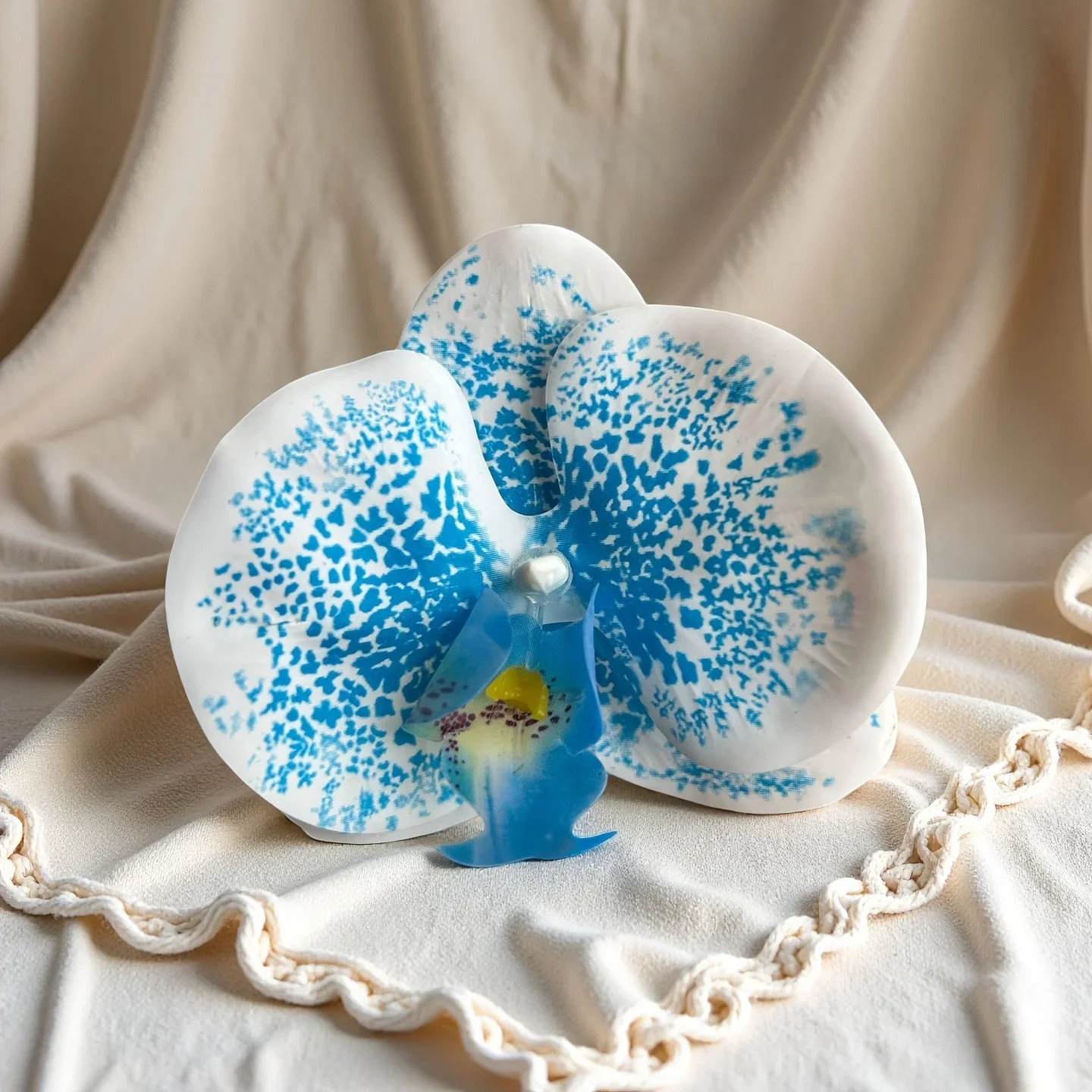 10 Stück Real Touch 3D-Orchideenblütenköpfe – künstliche Mini-Blumen für Hochzeitsdekoration, Haarschmuck zum Selbermachen, Party-Foto-Requisiten – Detail 6