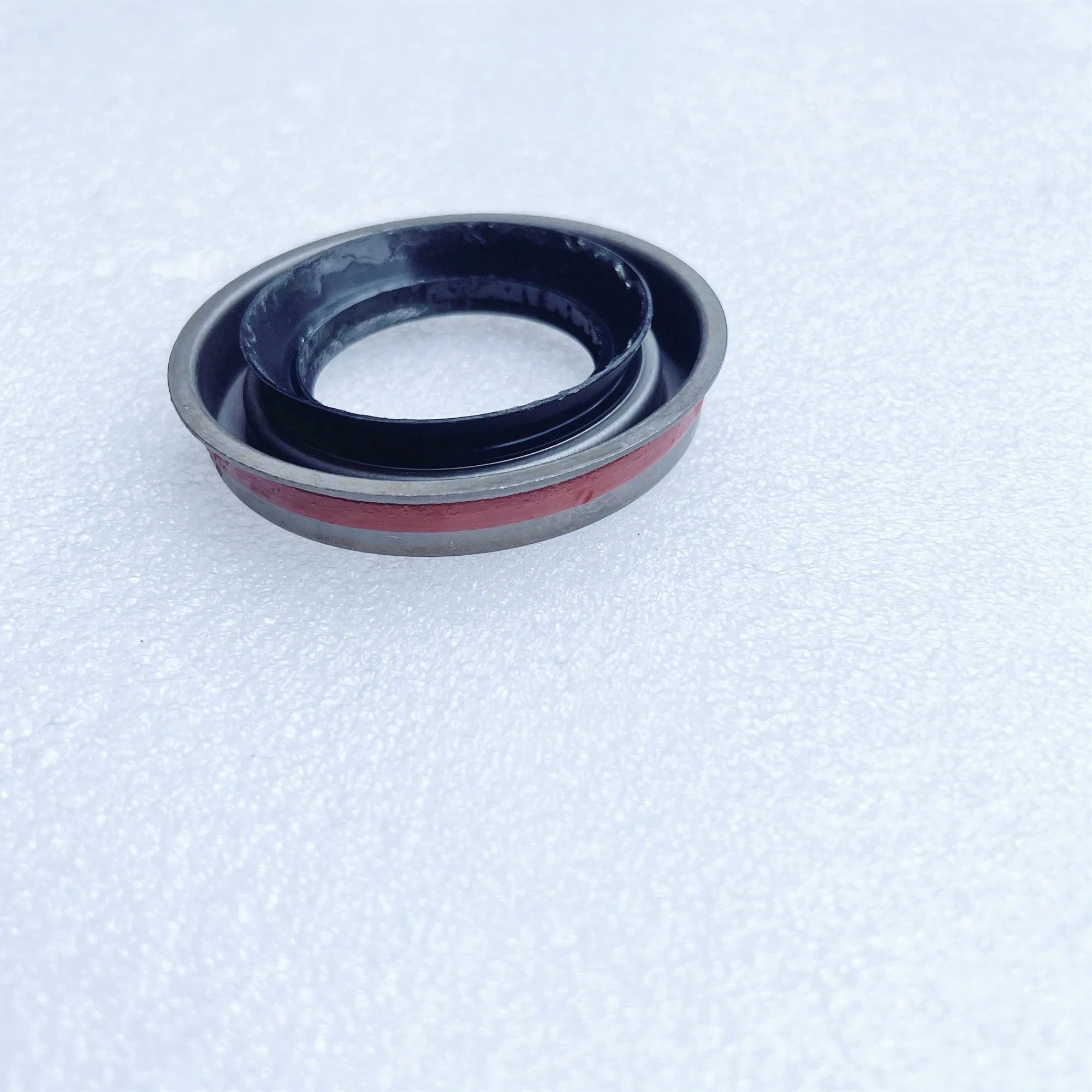 Front Axle Differential Pinion Oil Seal 2014762-1, 68396634AA 