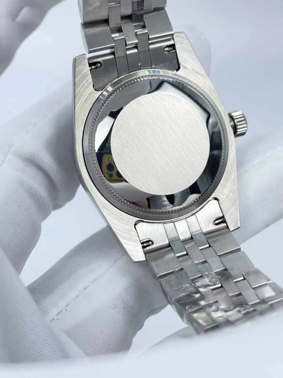 Diamond Flower Waterproof Watch for Women - 31mm, Calendar Window, Precision, and Exquisite