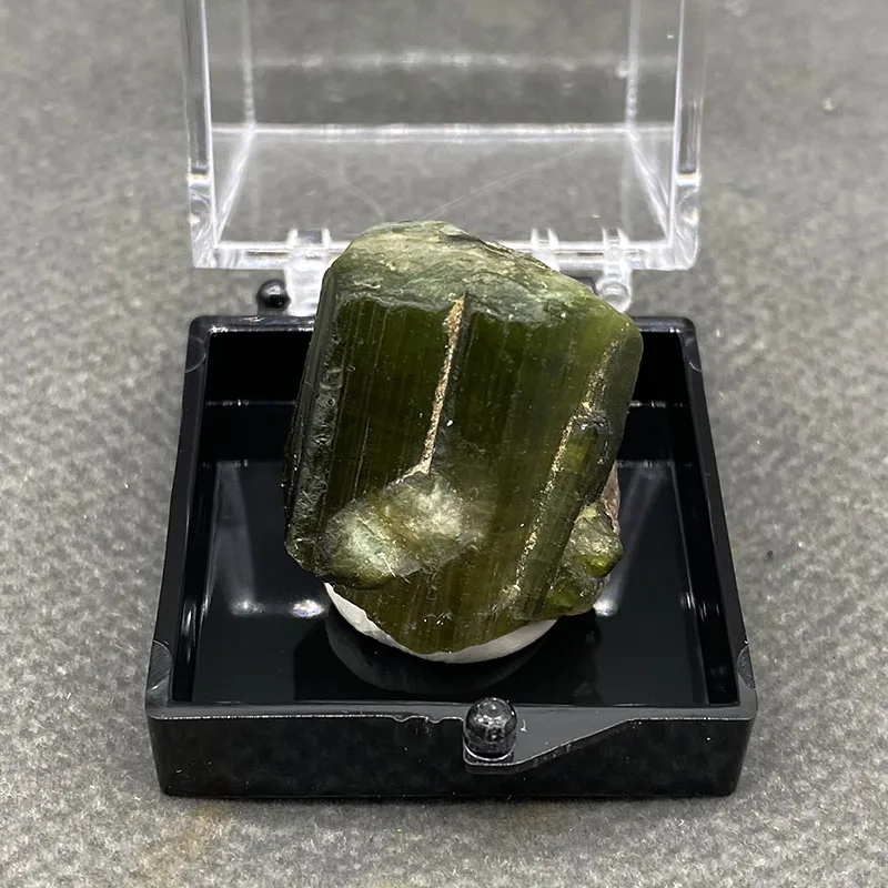 100%  Natural Green tourmaline Mineral Specimens Stones and Crystals Healing Crystal   +Box size:35*35*35 mm