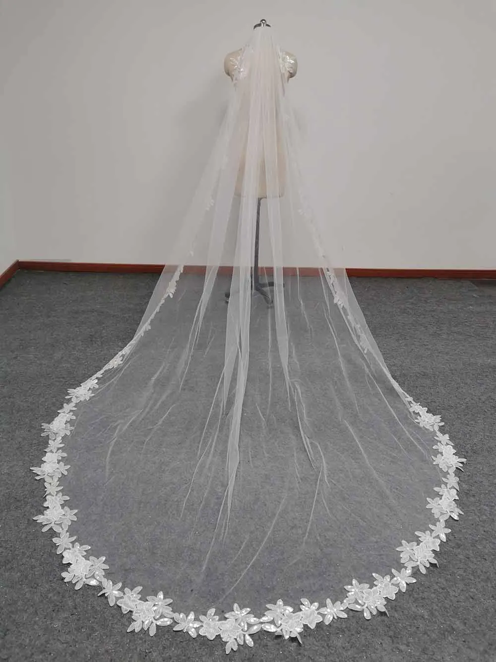 Real Photos Sparkle Sequins Lace Wedding Veil 3 Meters Long One Tier Bridal Veil with Comb Elegant Wedding Accessories