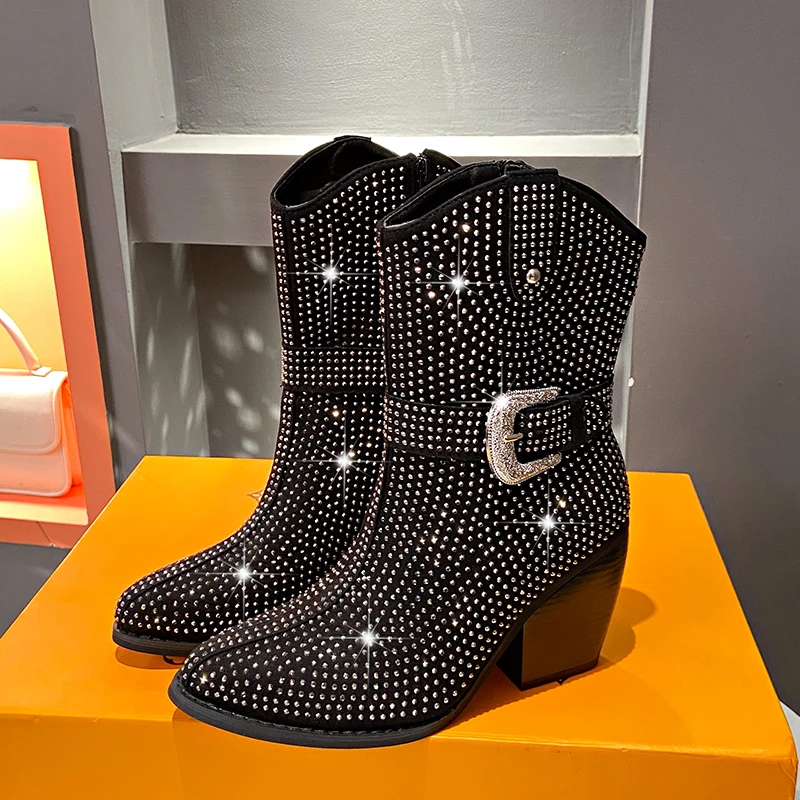 

Женские ботинки с пряжкой, Размеры 35-40