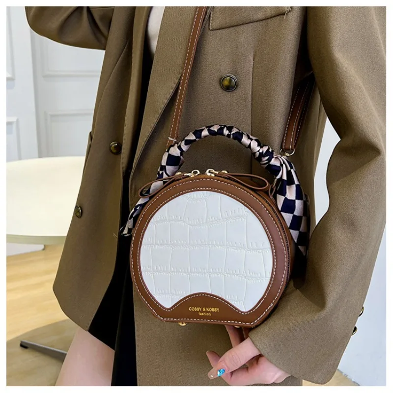 Рисунок 4 - Маленькая сумка через плечо для женщин