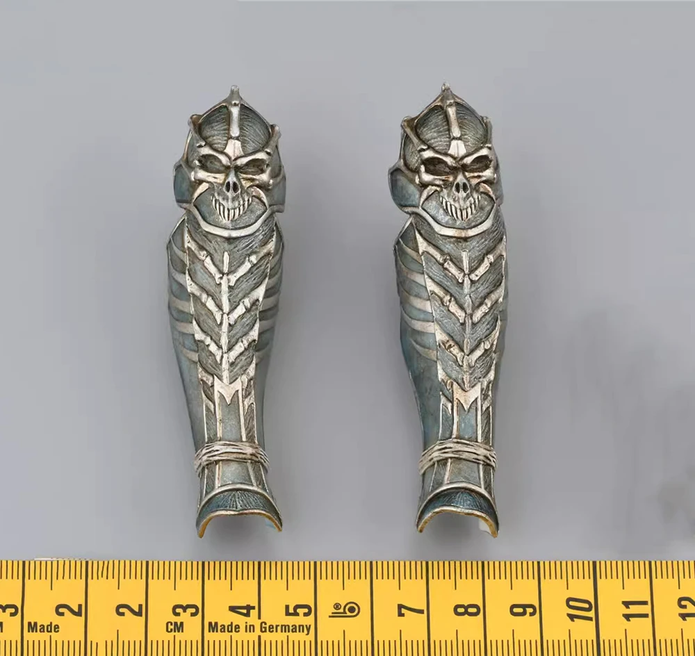 

1/6 TBLeague PL2022-202B Silver Version Hell's Messenger Female Warrior Soldier Stand Platform Rock Skull with Bracket Model