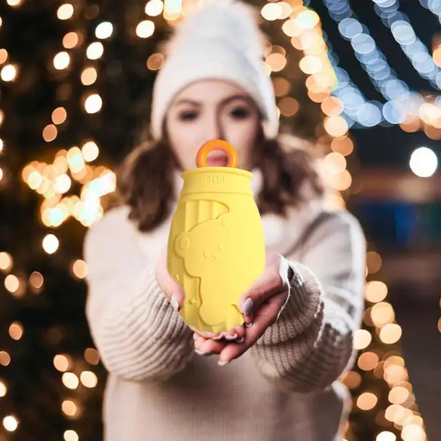 1 Bouillotte De 320 Ml Avec Manches Tricotées, En Silicone, Mini Sac D'eau Chaude Pour Soulager Les Douleurs Physiologiques Chez Les Femmes, Le Cou