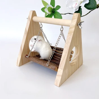 Altalena in legno per criceti: gioco e divertimento in tronchi d'albero, accessori per la dentizione dei piccoli animali domestici, forniture per l'organizzazione dell'ambiente.