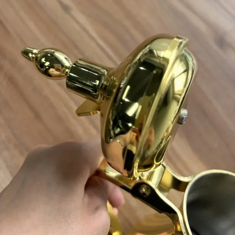 アラビア語のコーヒーケトル、金と銀のコーヒーポット、狭い