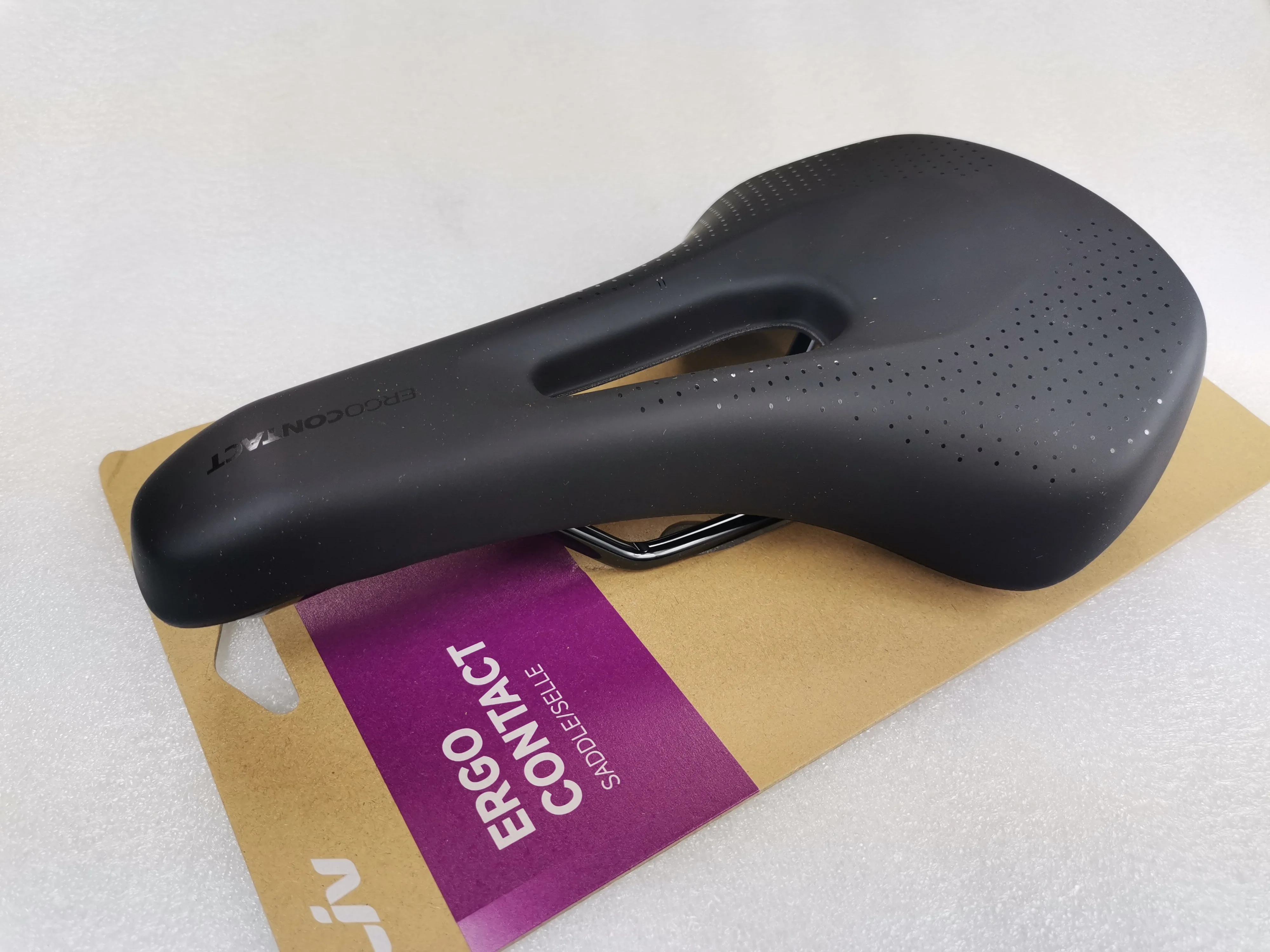 NEW GIANT LIV ERGO CONTACT CENTER CUT OUT SEAT SADDLE WIDE 160MM