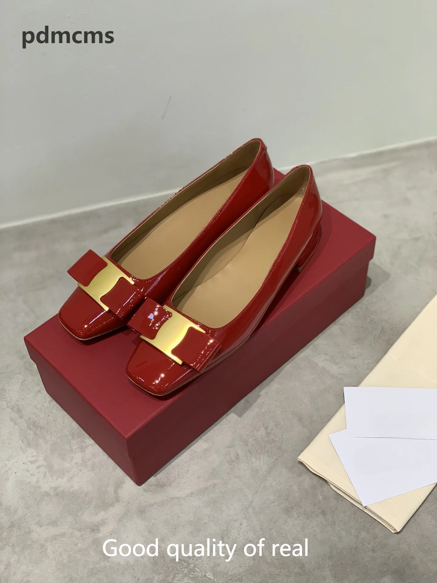 

Women's patent leather buckle shoes, fashionable and comfortable mouth flat shoes, new product in early spring 2024