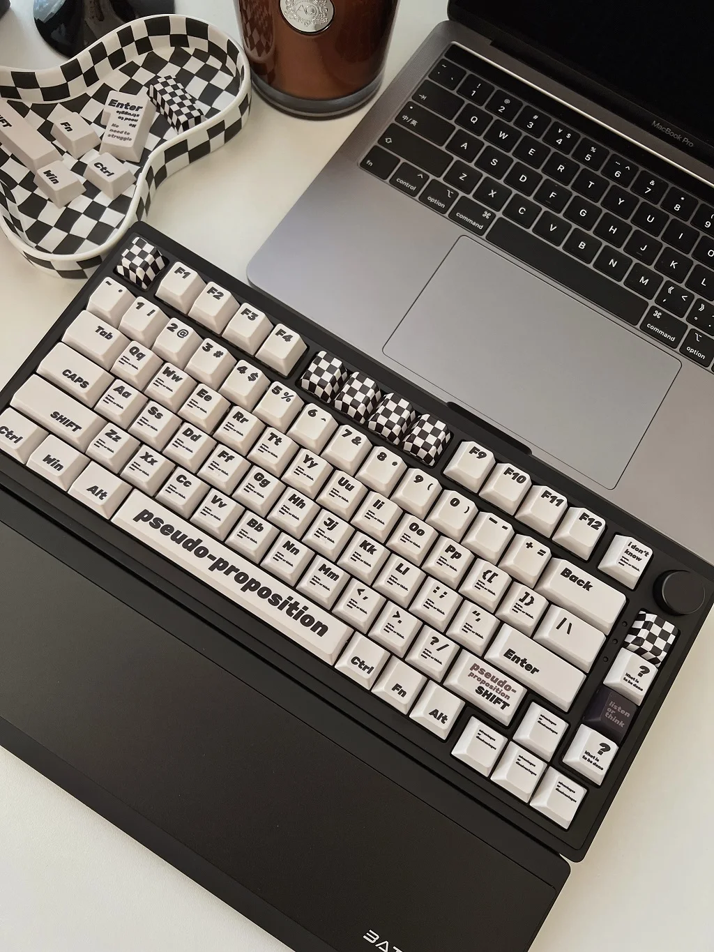 alto material PBT, apto para ANSI, layout