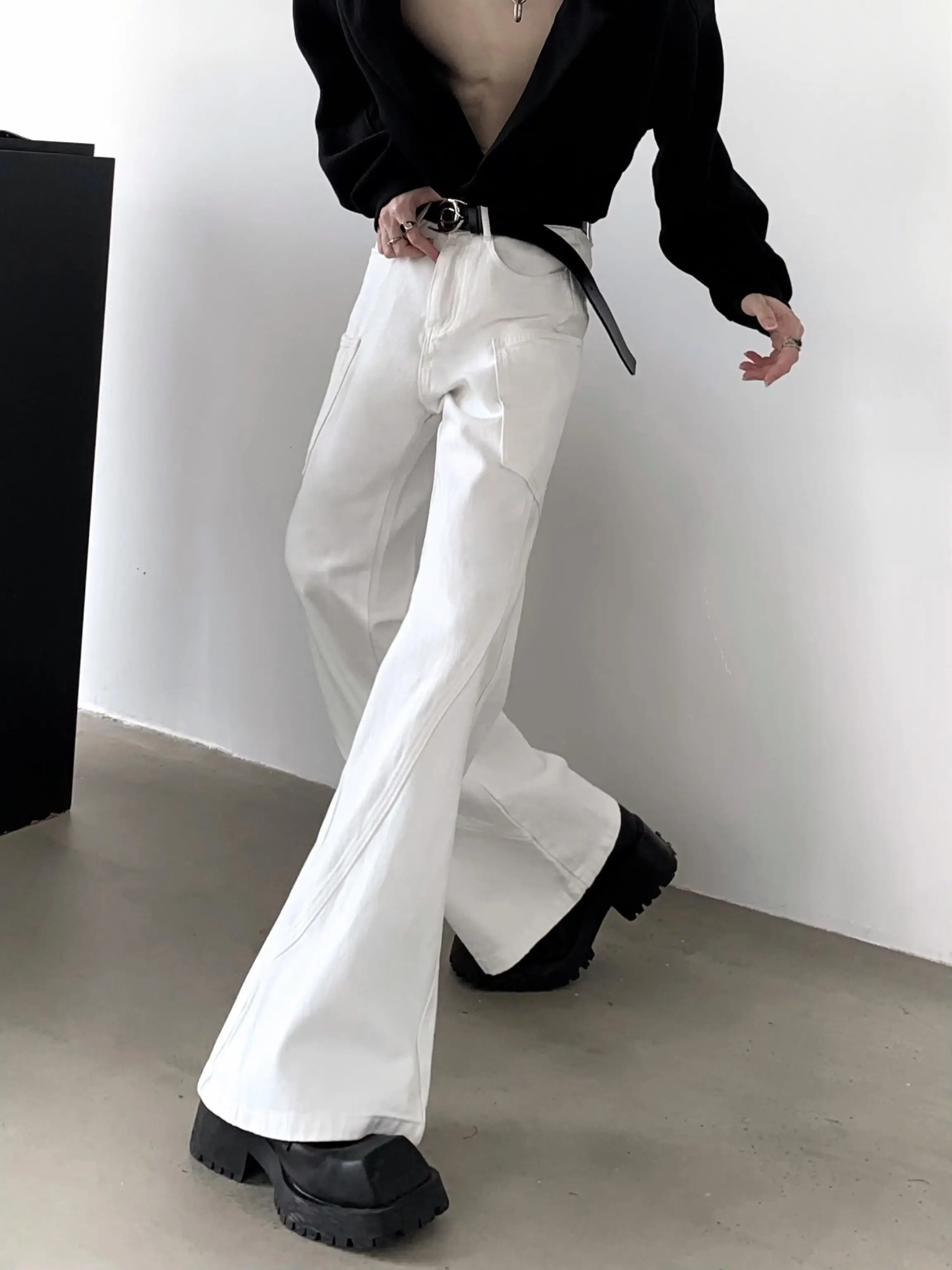 2024 New High-end White Jeans Men's American Style Retro High Street Trendy Zipper Flared Denim Trousers Male Pocket Denim Pants 3