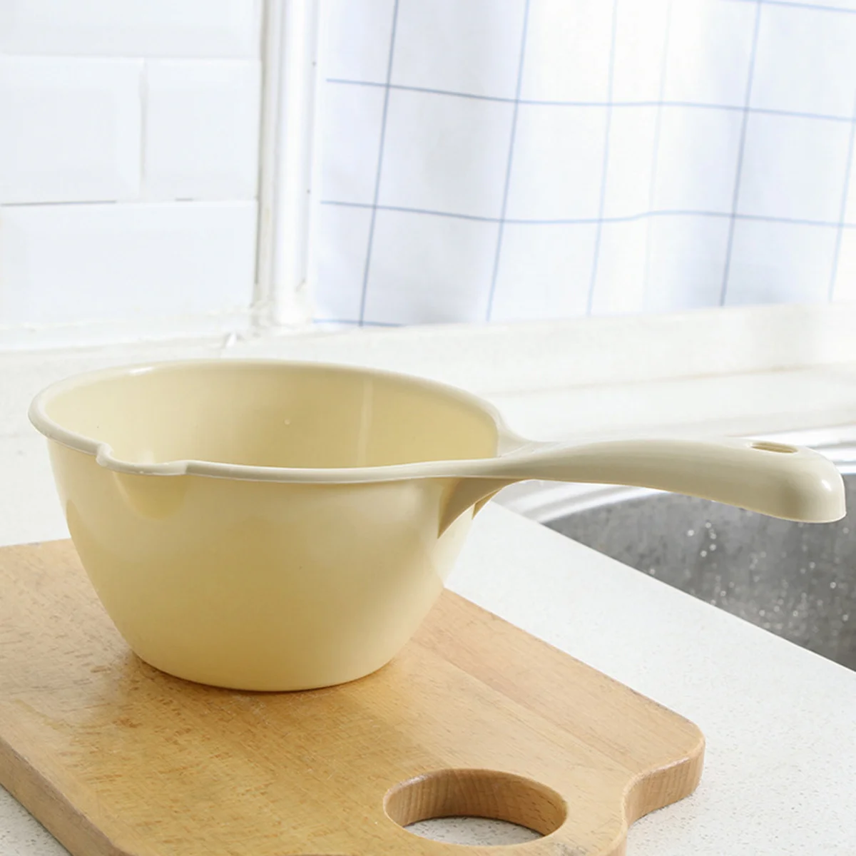 1Pc Plastic Shampoo Spoons Water Cup Bath Scoop Japanese Style Water Ladle Home Bathroom Dipper Handle Hair Washing plastic water ladle