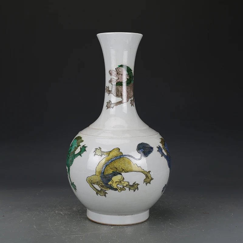 

Династия Цин (Kangxi), простая Трехцветная бутылочка с мишним зверем из старого фарфора