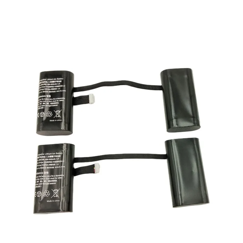 Angle latéral de la batterie haute capacité pour DJI RM500, avec détails sur la prise et le boîtier.