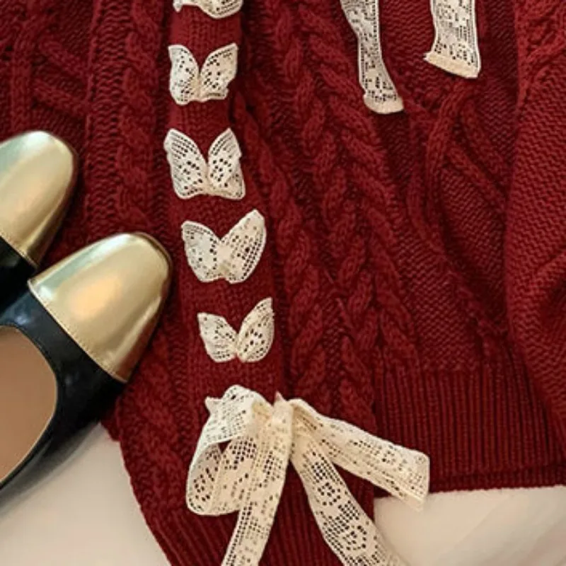 Stylish and comfortable women's pullovers with a vintage touch and Korean flair