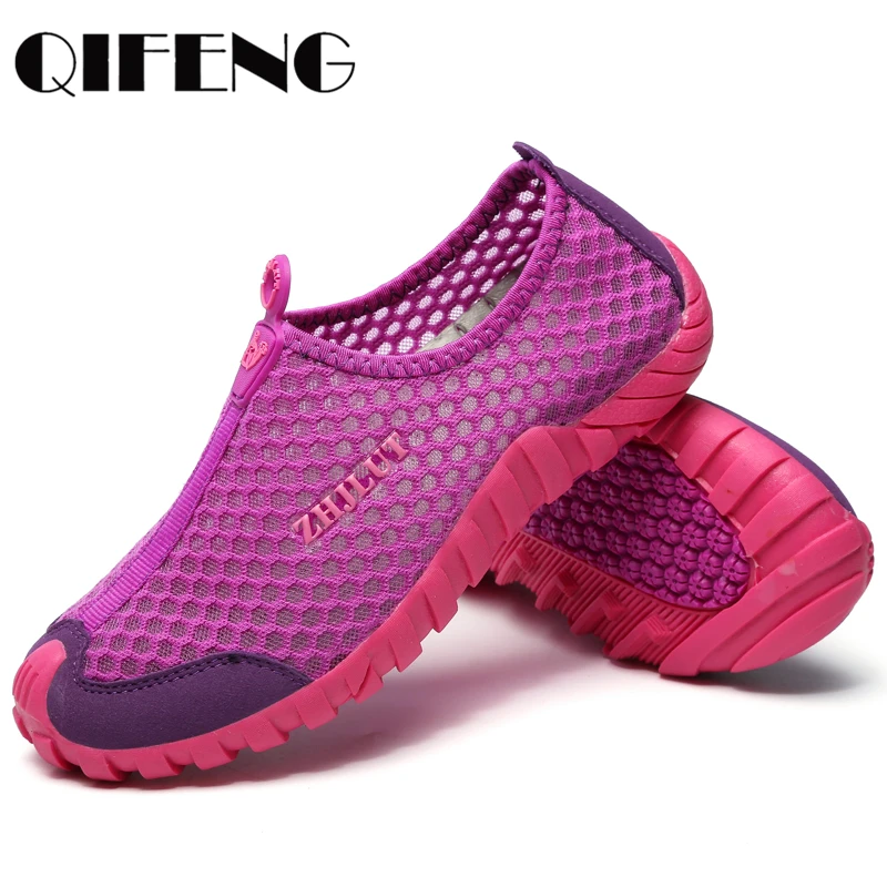 

Summer Casual Flat Shoes Women Breatheable Mesh Sports Shoes Couple Water Beach Shoes Men Slip on Sneakers Classical Mens Shoes