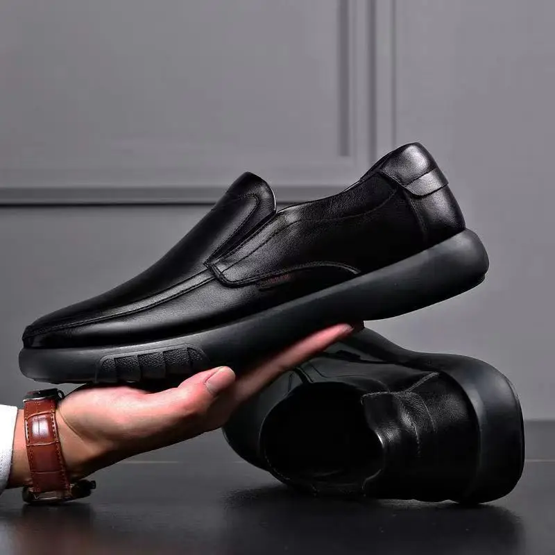 New Men's Leather Shoes Comfortable Casual Shoes Leather Shoe Business Driving Soft Leather Black Driving  Designer Shoes Men 2