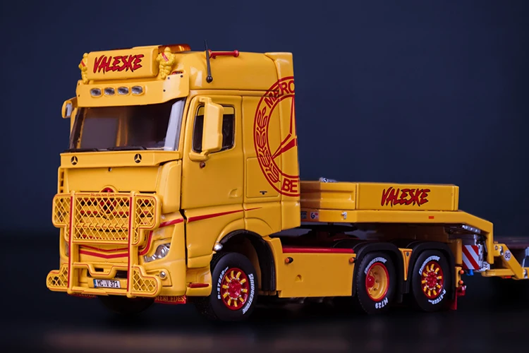 

Alloy Model IMC 1:50 Scale MB 6X2 Axle Tractor,Nooteboom Low Board Trailer Transport Truck Vehicle Diecast Toy Model,32-0162