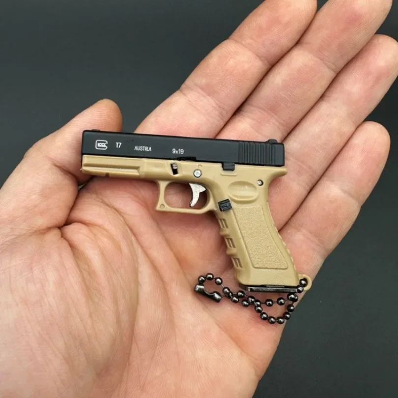1:3 Mini G17 Metal Toy Gun Model Alloy Keychain Detachable