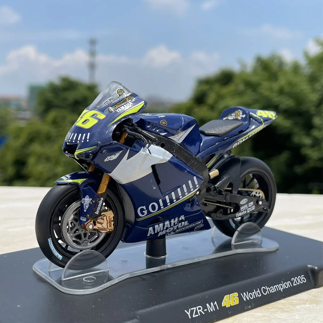 

1:18 Scale Diecast Alloy YZR-M1 46 World Champion 2005 Motorcycle Toy Car Model Classic Adult Collection Souvenir Static Display