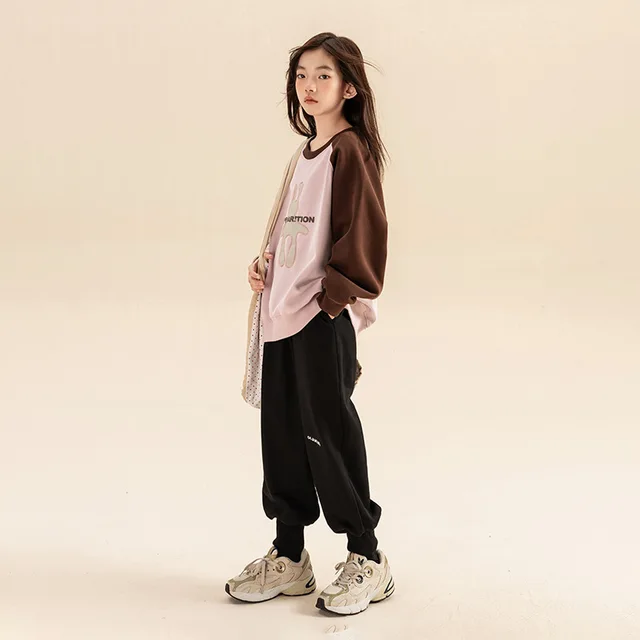 귀여운 소녀 위한 가을철 완벽한 맨투맨