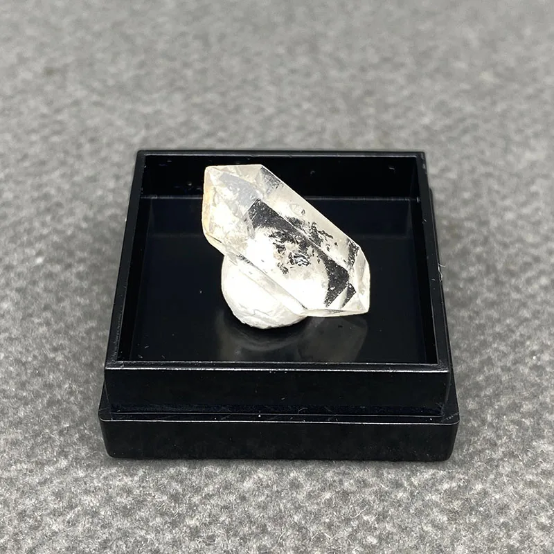 100% natural crystal diamond gemstone +Box size:27*27*25mm