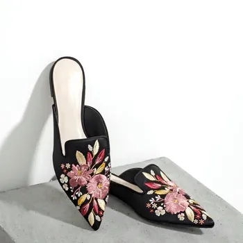 2026 Embroider Floral Shoes Ladies Pointed Toe Slippers Silk Mules Woman Low Heels Slides Flat Sandals Femmes Outside Pantuflas 1
