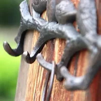 Cast Iron Metal Retro Style Classical Wall Decorate Garden Courtyard Wall Mounted Rusty Colored Hooks Storage Key Pendant 2
