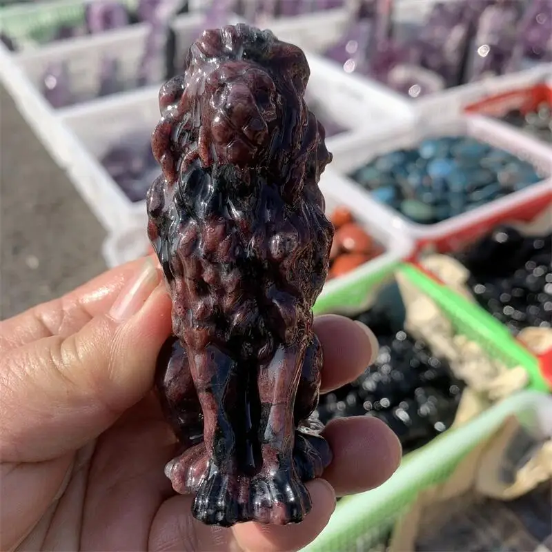 Natural Garnet Lion Carving  Animal Ornaments Statue Gift Healing Gem Crafts For Home Decoration 1PCS 2