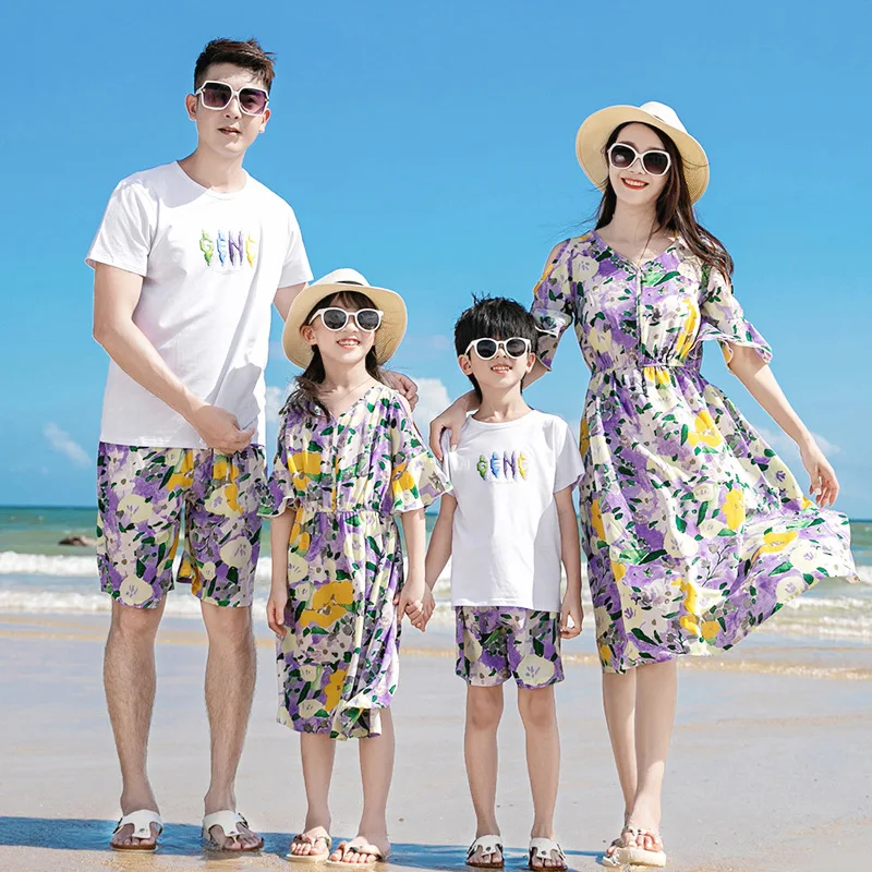 

Beach Family Matching Clothes Mom Daughter Vacation Dress Resorts Look Dad and Son Shirts 2024 New Mama and Girl Floral Dresses