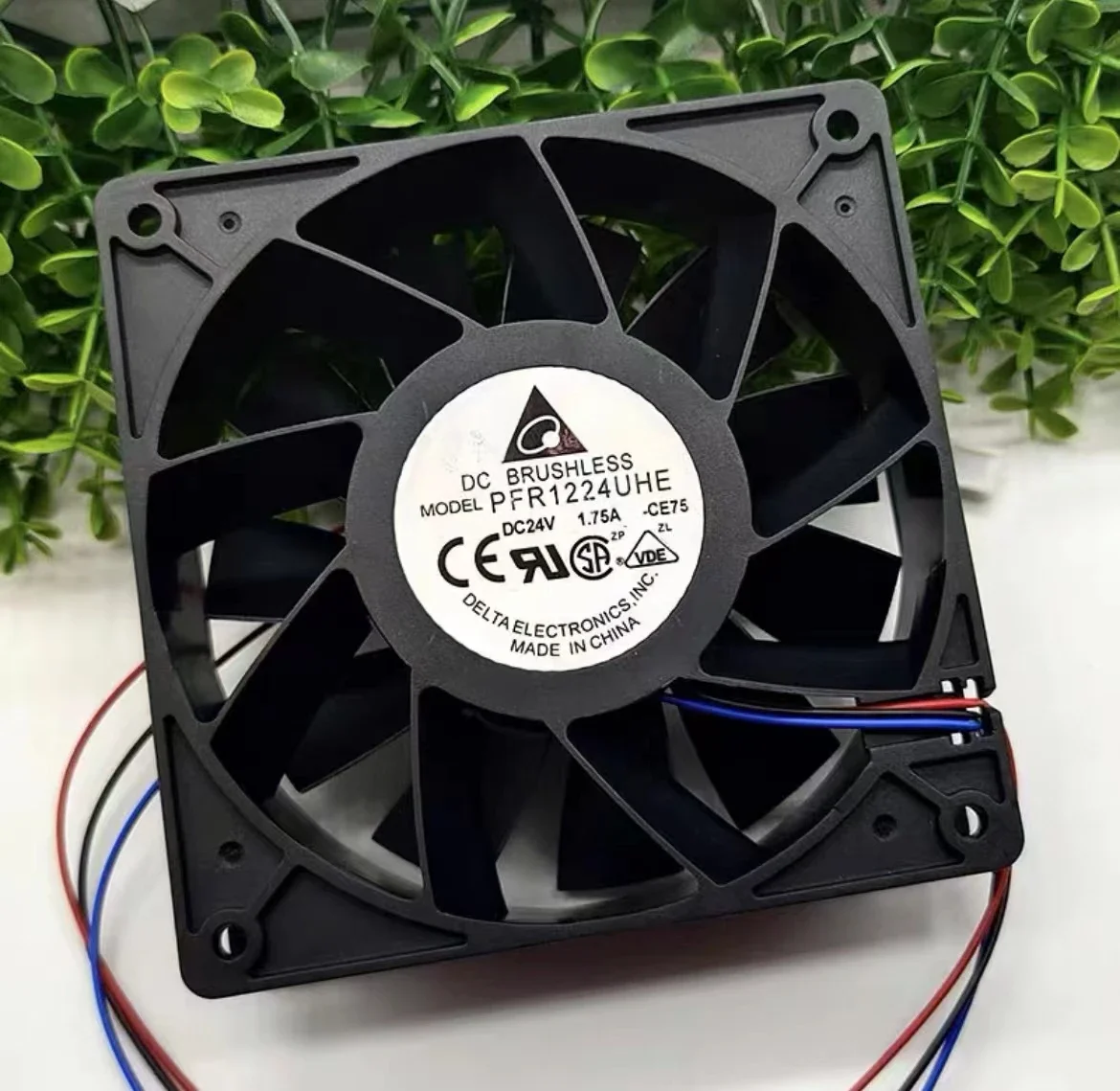 Delta PFR1224UHE 24V1.75A 12cm/cm 3 wires High airflow booster cooling fan