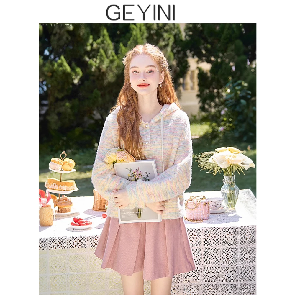 

Женский плотный трикотажный пуловер на флисовой подкладке, с капюшоном