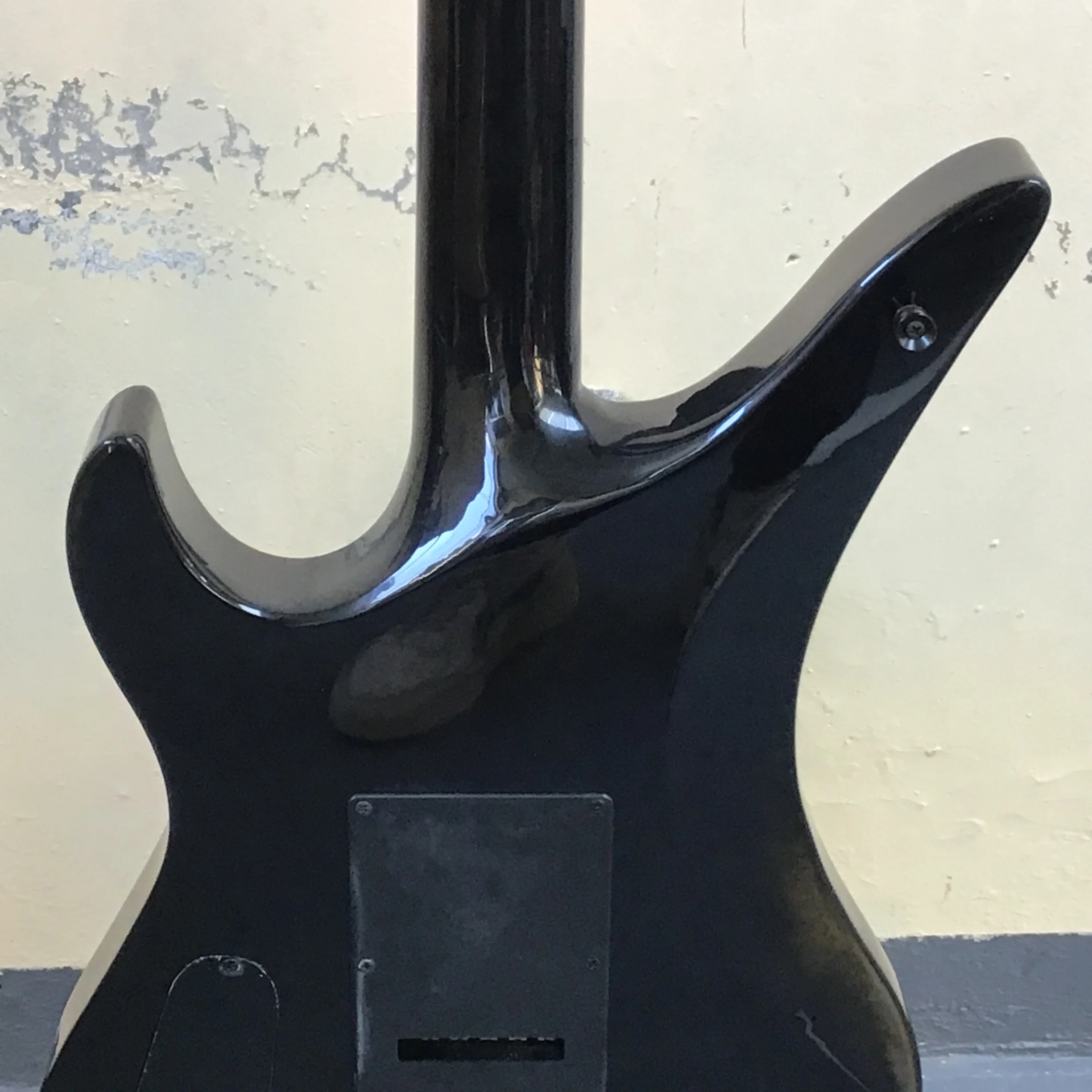 High-quanlity style 6-string electric guitar, black body with white stickers, double vibrator bridge