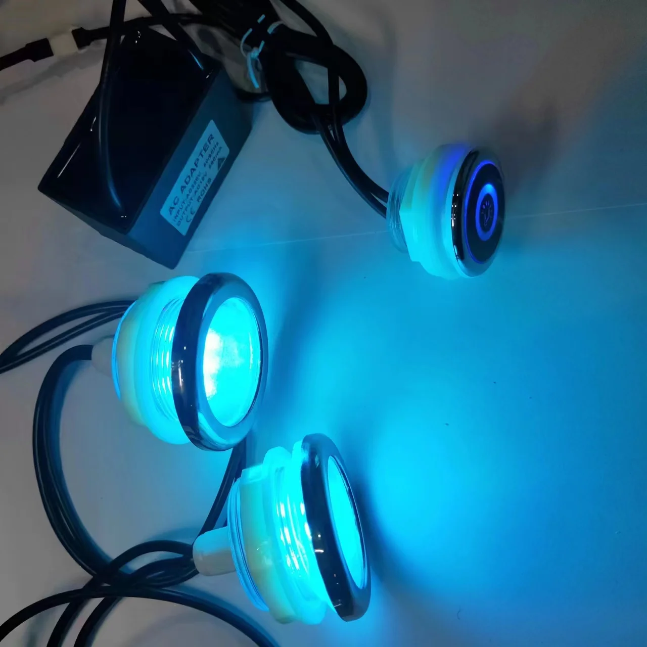 2pcs RGB LED 온수 욕조 조명 스파 월풀 램프 온수 욕조 월풀 LED 수중 핫 튜브 2 w 서리로 덥은 표면 1 컨트롤러 1 어댑터