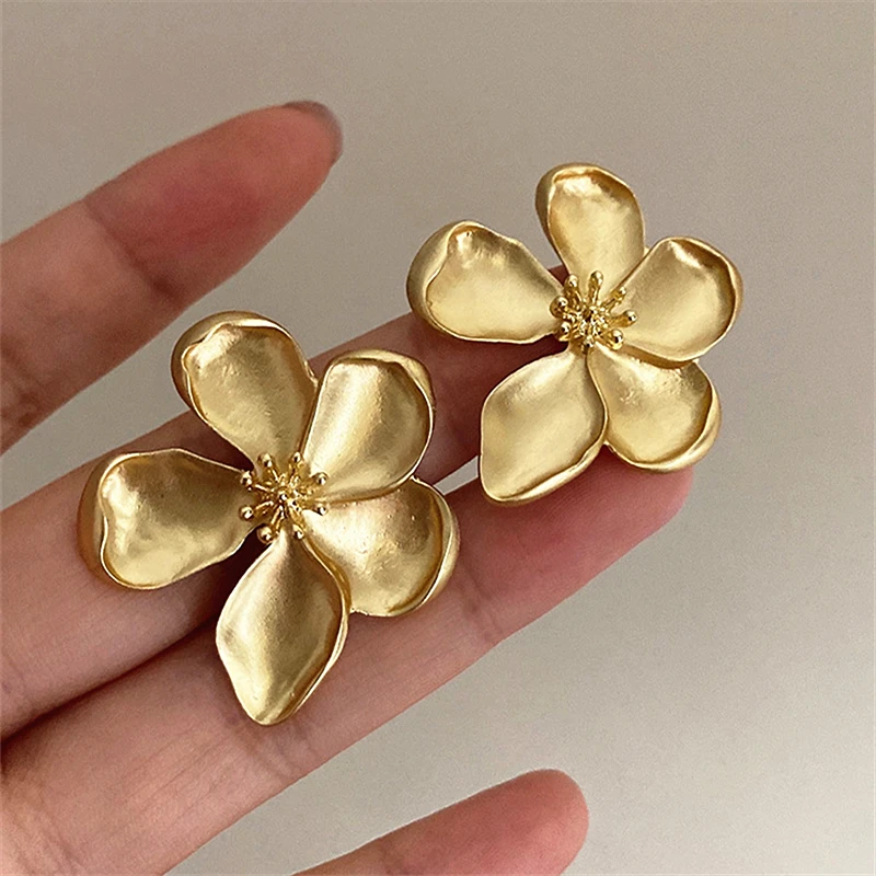 Pendientes de Flores Metálicas con Textura Mate en Color Dorado, Estilo Retro para Mujer, Joyería de Moda para Fiestas, Regalos 2024