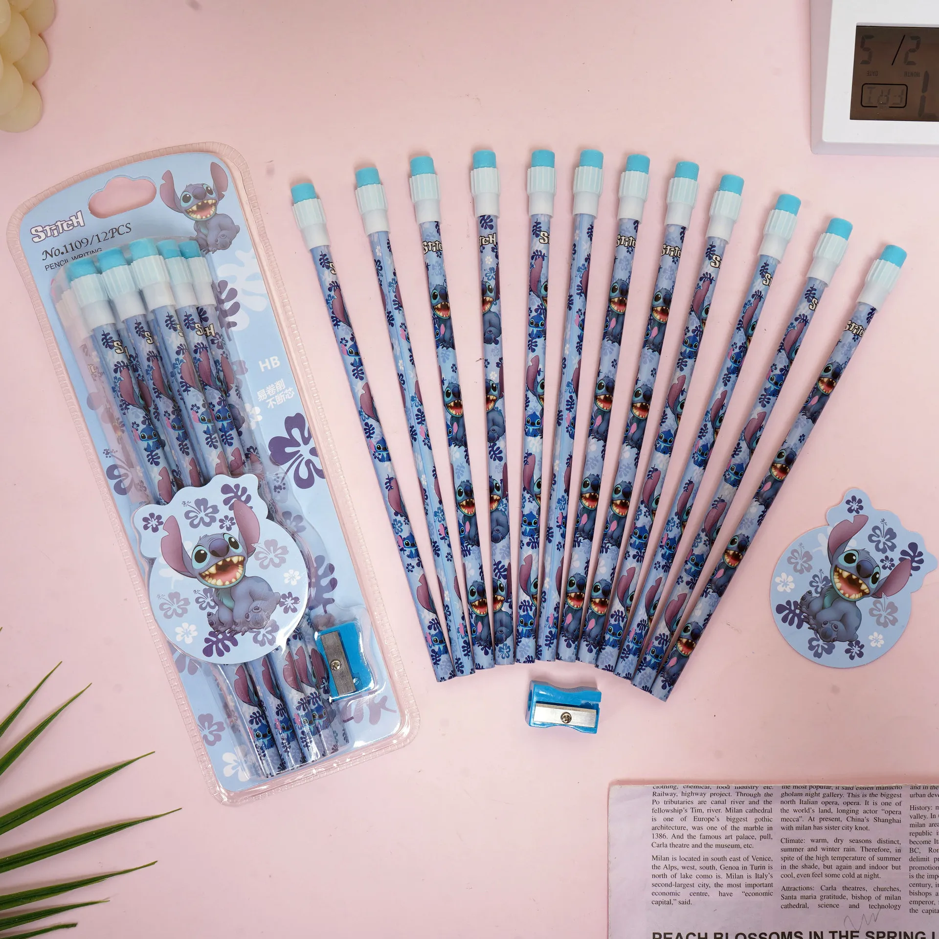 12 قطعة من أقلام الرصاص مع مبراة أقلام رصاص للطلاب، أقلام رصاص على شكل رسوم متحركة أنيمي للفتيات والأولاد، مستلزمات قرطاسية للتعلم