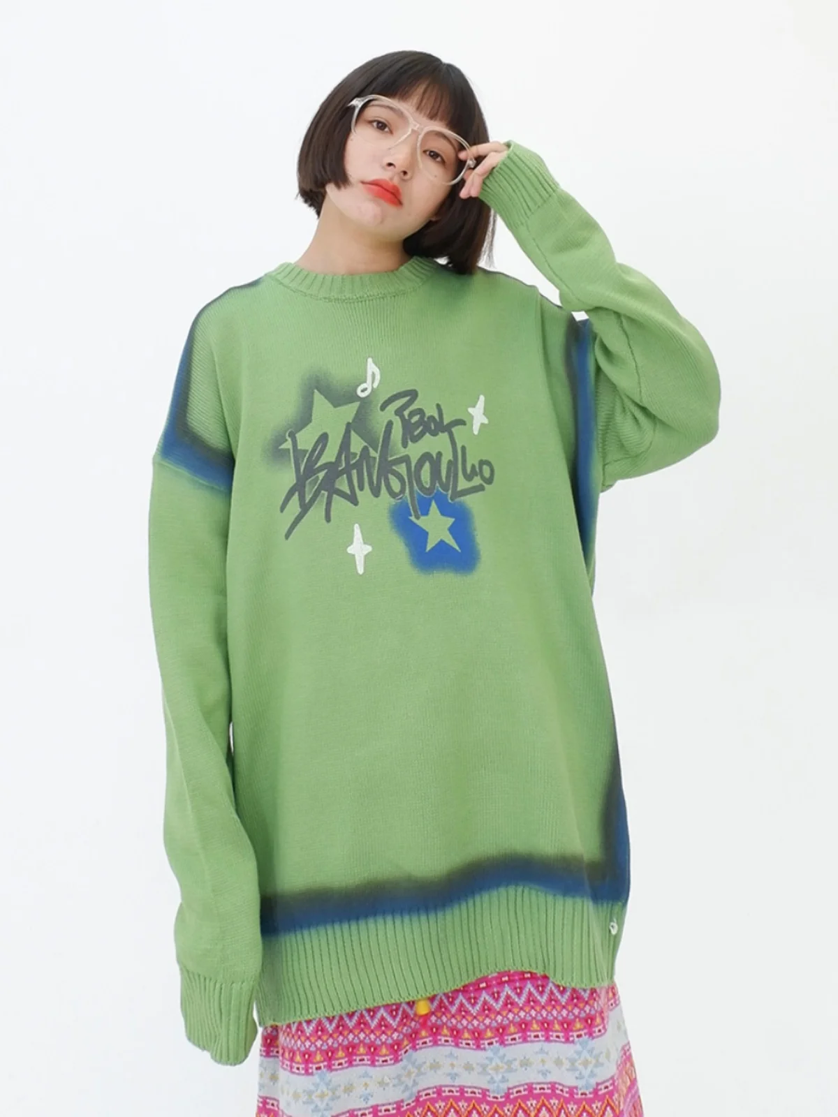 

Dopamine hand-painted graffiti star round neck sweater for women in autumn and winter 2023, new loose fitting BF knitwear trend