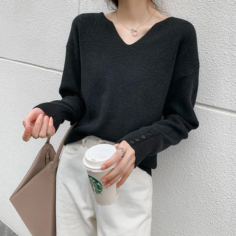 Women's Fashion Sweater 2024 New Lazy Style Top V-Neck Design Feels Small and Unique, Underlay Knitted Sweater Loose Bottom