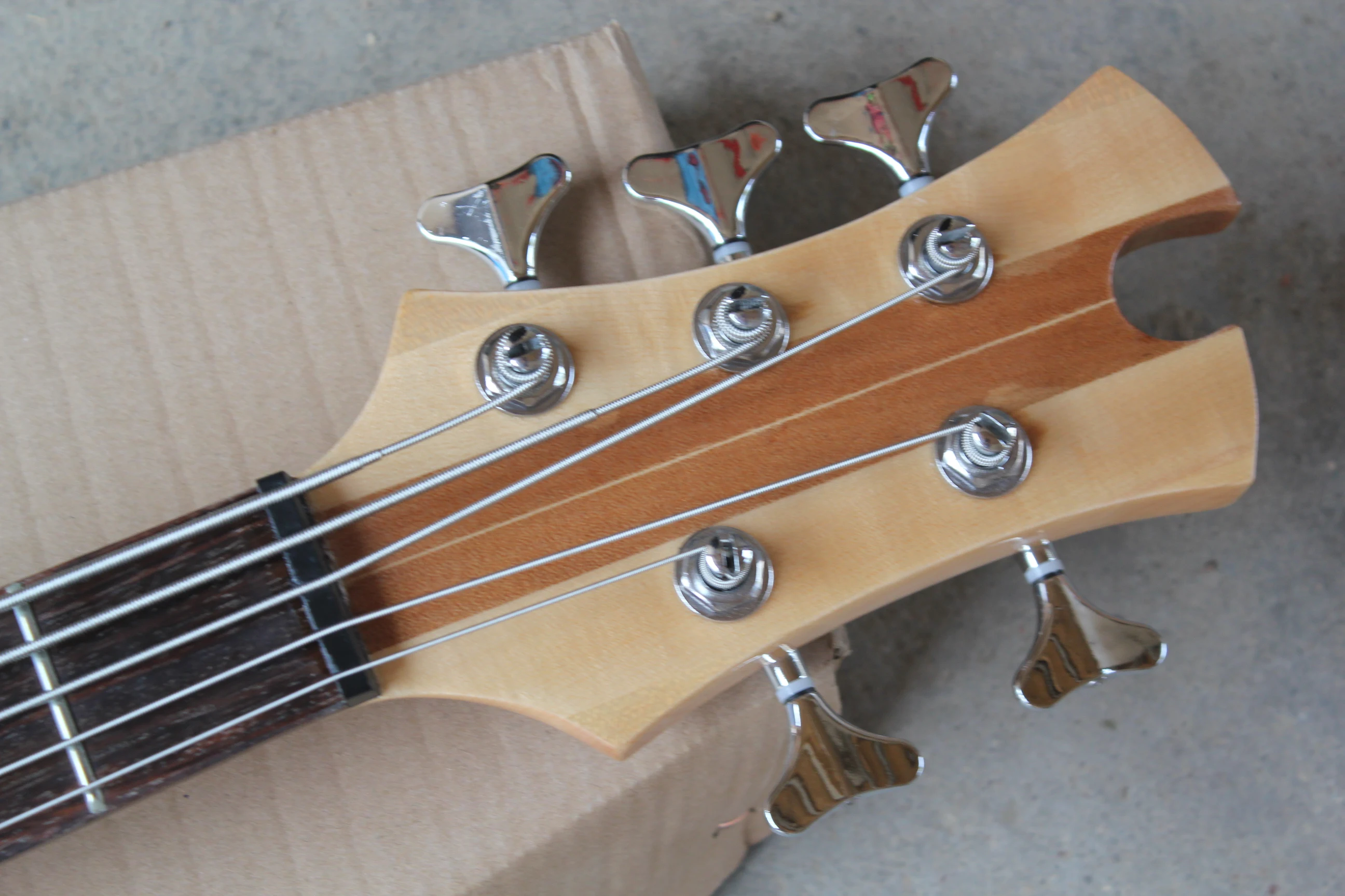 Factory Direct High Quality 5 String Electric Bass Guitar with Chrome Hardware Offer Customize MIFS-6009