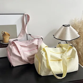 2025 Borse da viaggio di grande capacità per donna Borsa a tracolla in nylon Borsa a tracolla sportiva per yoga Borsa da donna alla moda