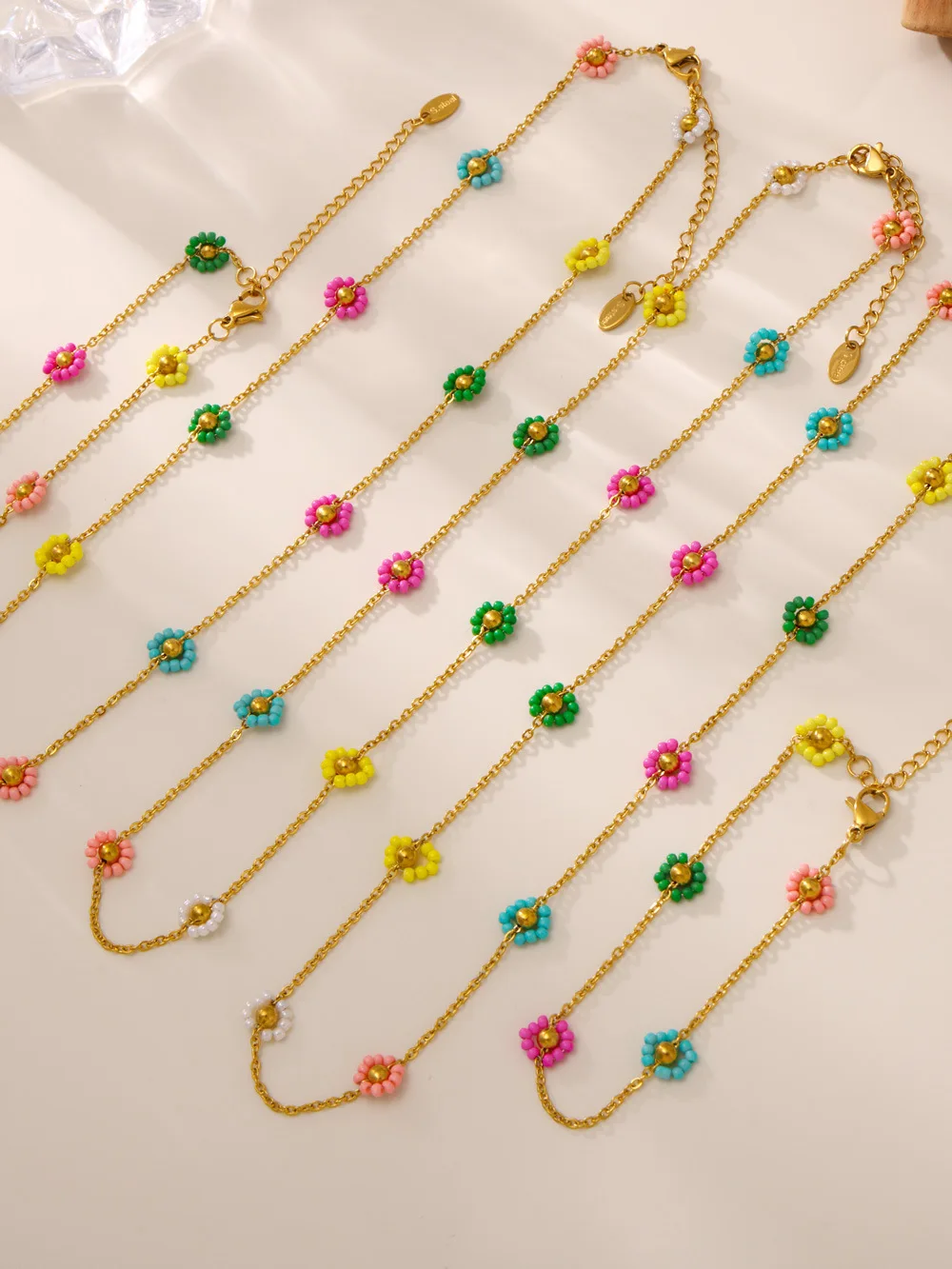 Bunte Glasperlen Blumenförmiger Anhänger Halskette Damen Edelstahl Vergoldetes Armband Set Mädchen Niedlicher Charm Schmuck Geschenk – Detail 3